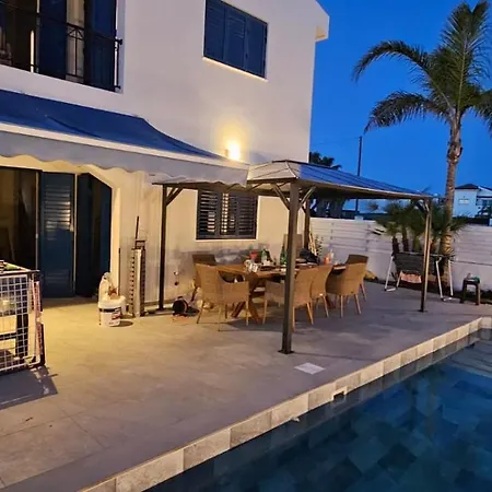 Villa Elia Blue , Hot Tube , Heated Pool Paralimni