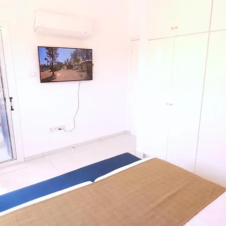 Elia Blue , Hot Tube , Heated Pool *