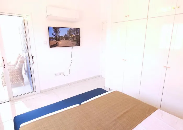 Elia Blue , Hot Tube , Heated Pool *