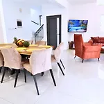 Elia Blue , Hot Tube , Heated Pool Villa Paralimni