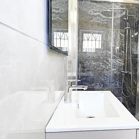 Elia Blue , Hot Tube , Heated Pool *